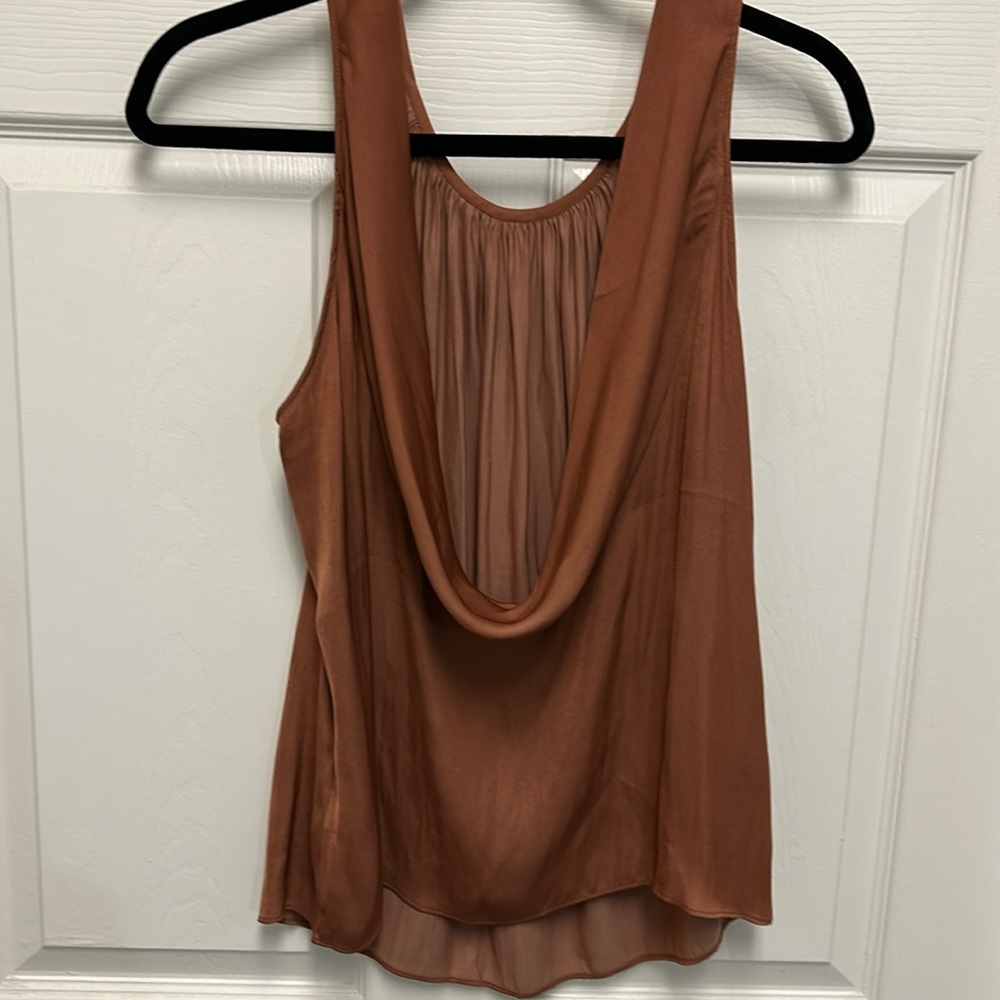 Stunning swoop back blouse.